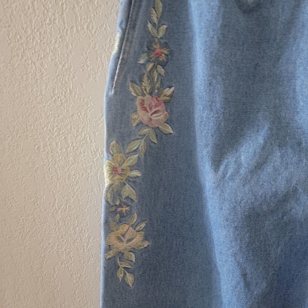Vintage 90s Together Light Wash Embroidered Mom Jeans. Size 12 - Picture 4 of 6